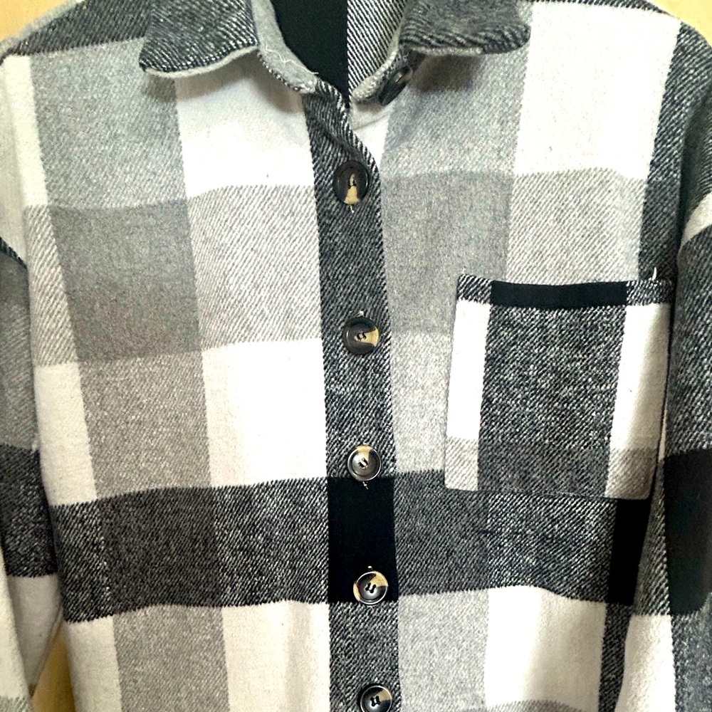 Warm Flannel Button Up- Black Gray White Plaid Shirt Jacket Size Small - Picture 5 of 7